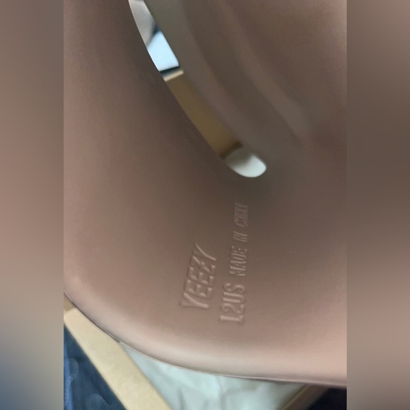 Pure YEEZY slides (first release) never really worn. I got...